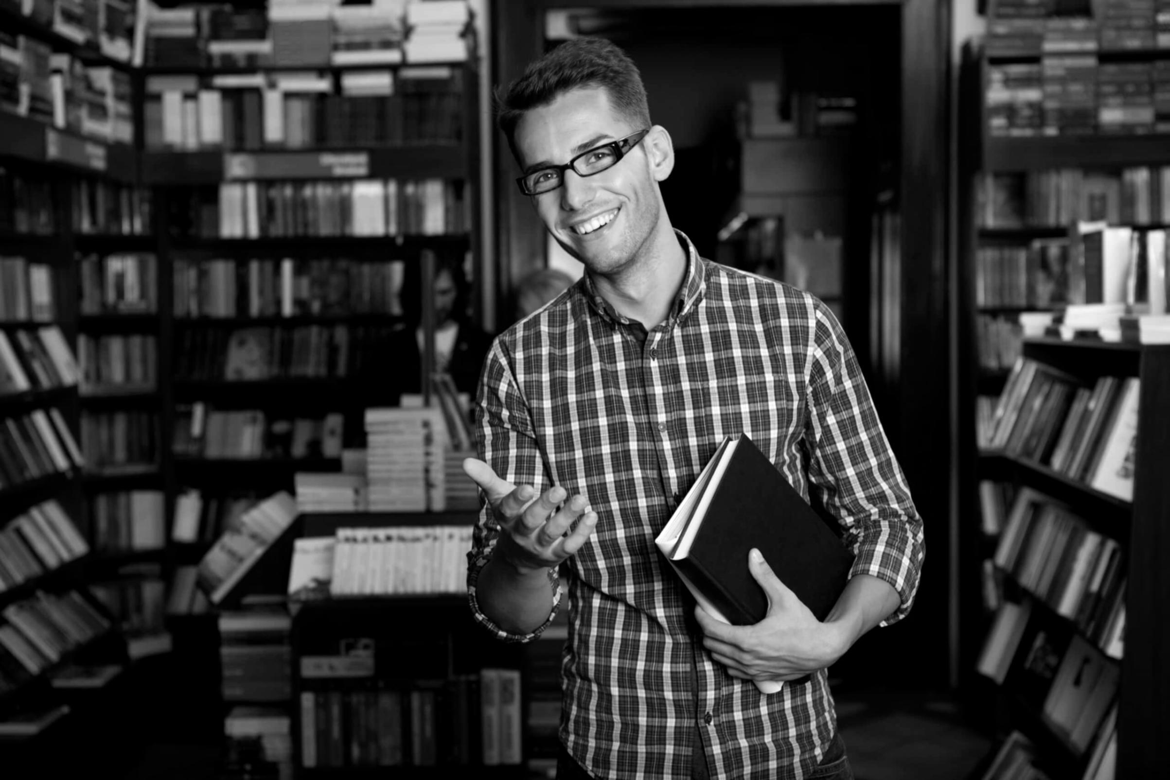 Equipo de wiralolivo analizando datos de mercado en oficina de Tenerife